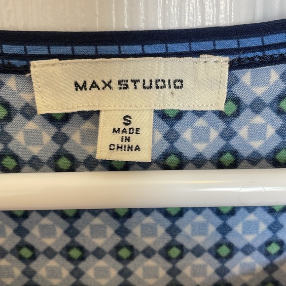 Max Studio Geometric Patterned Shift Dress - Picture 4 of 7